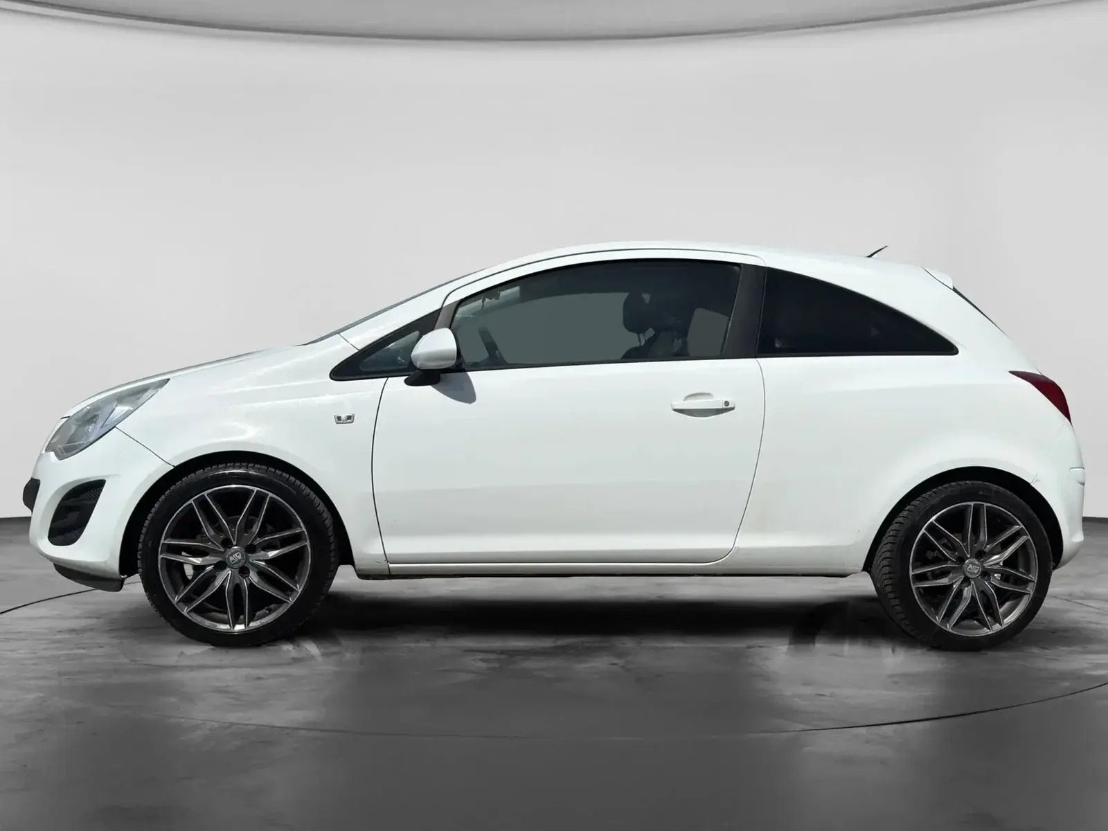 Hvid Opel Corsa fra 2013