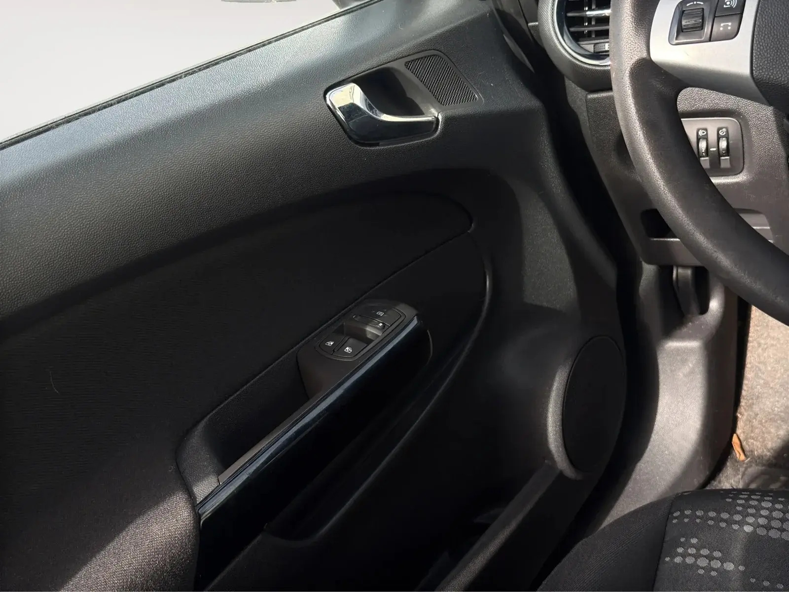 Hvid Opel Corsa fra 2013