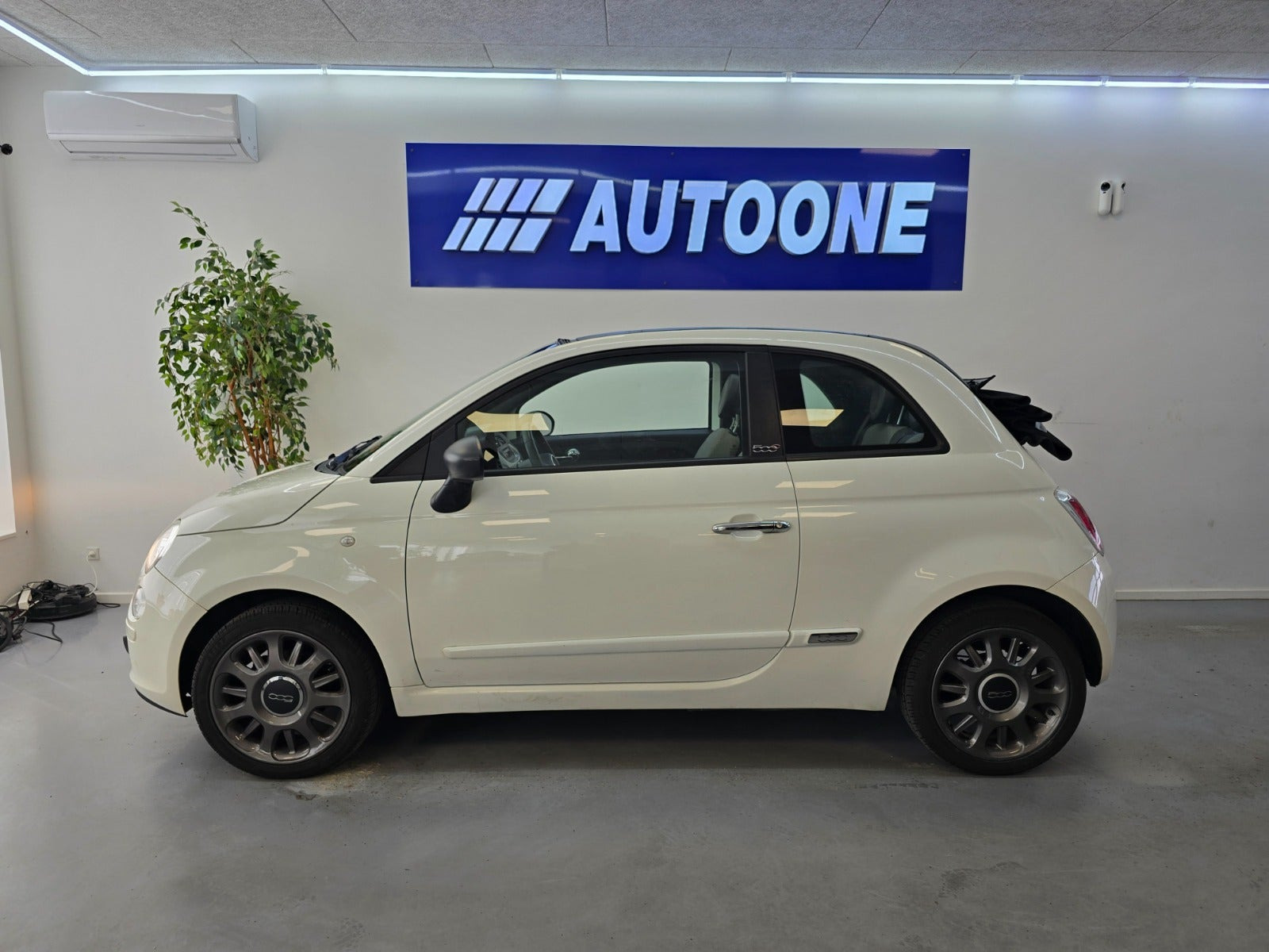 Hvid Fiat 500C fra 2012