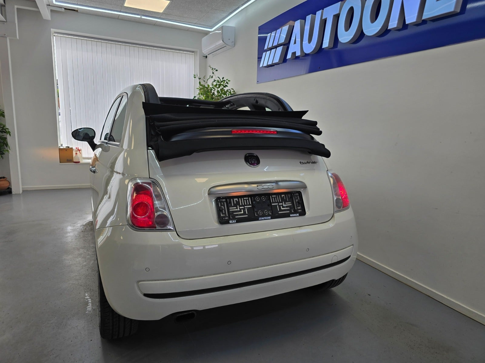 Hvid Fiat 500C fra 2012