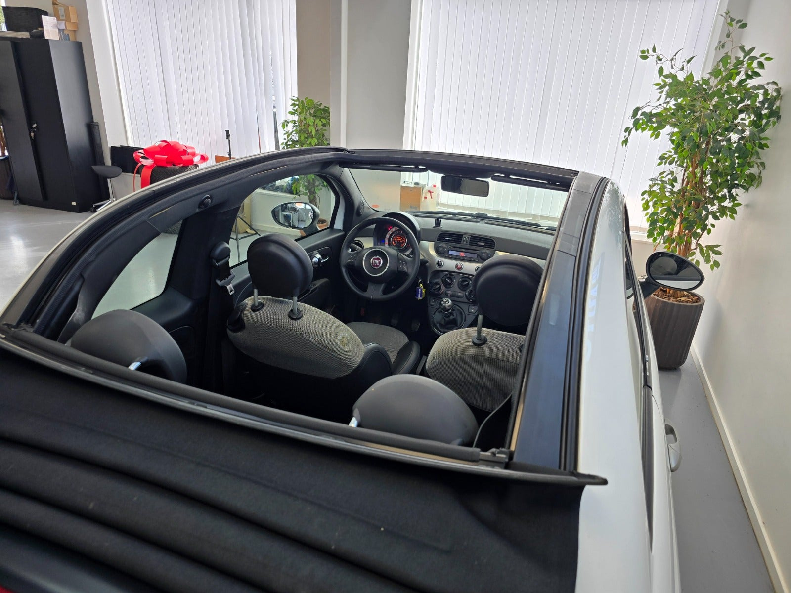 Hvid Fiat 500C fra 2012