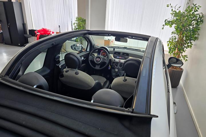 Hvid Fiat 500C fra 2012