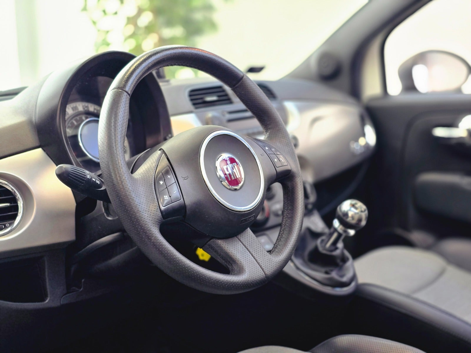 Hvid Fiat 500C fra 2012