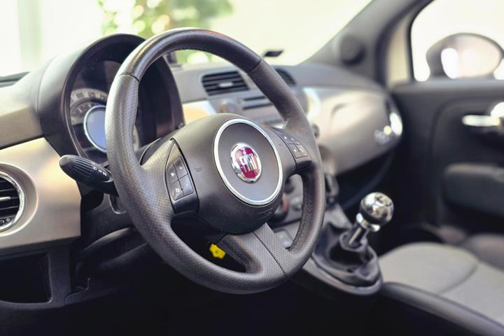 Hvid Fiat 500C fra 2012