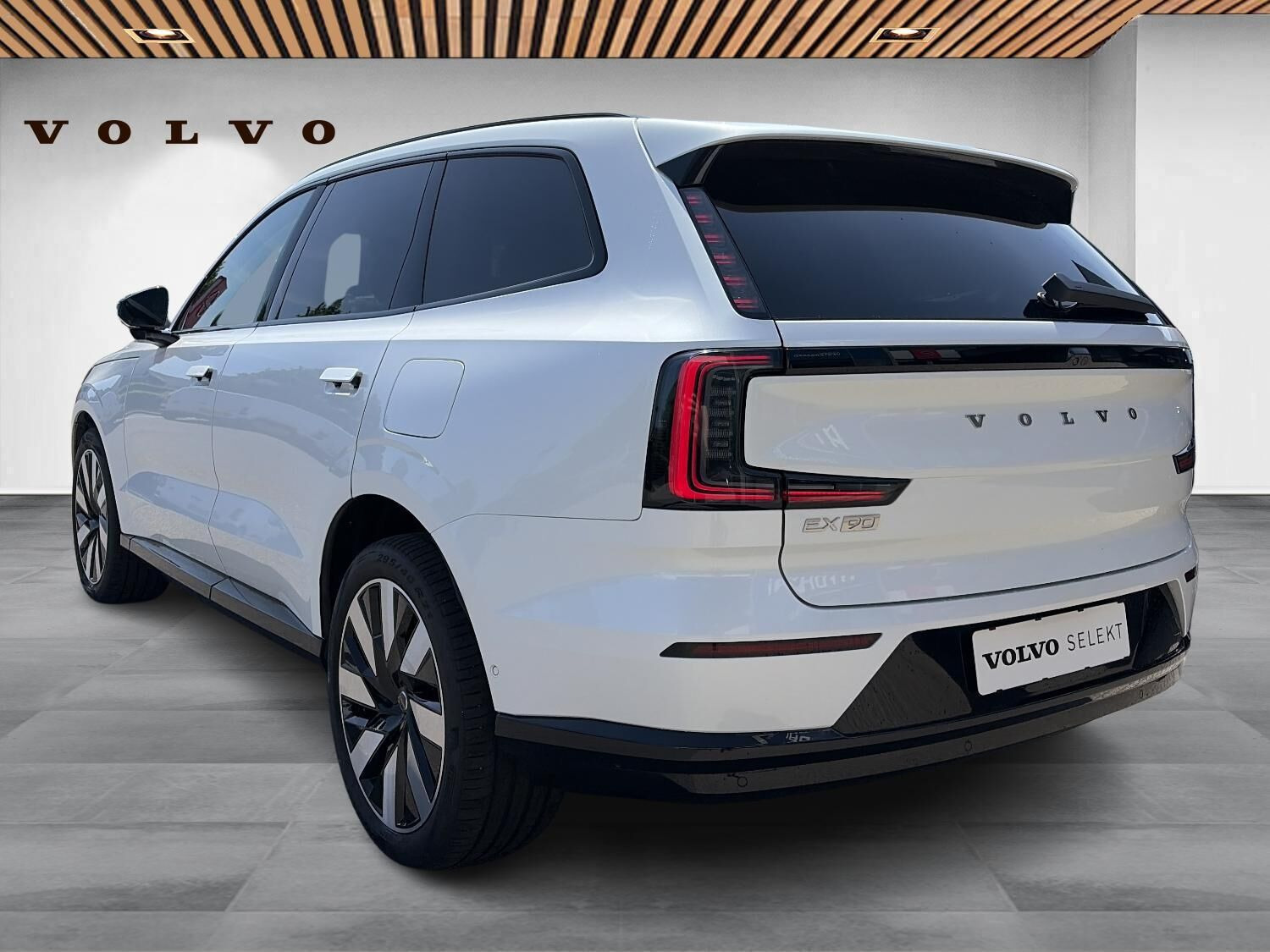 Hvid Volvo EX90 fra 2025