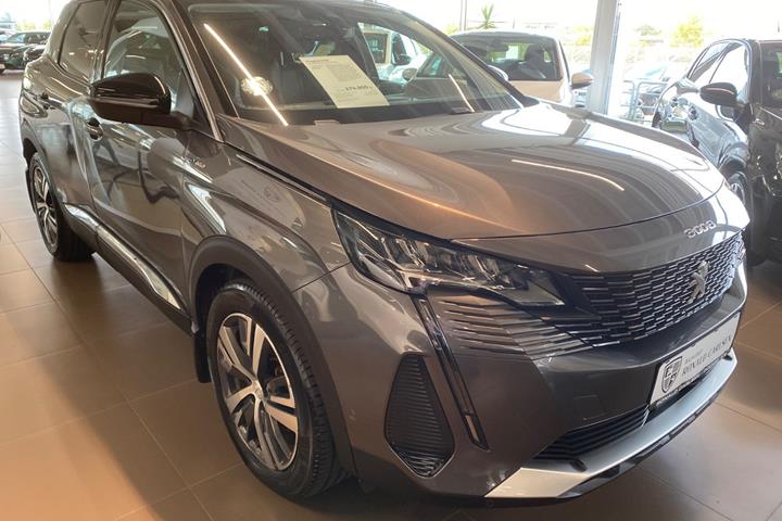 Grå Peugeot 3008 fra 2021