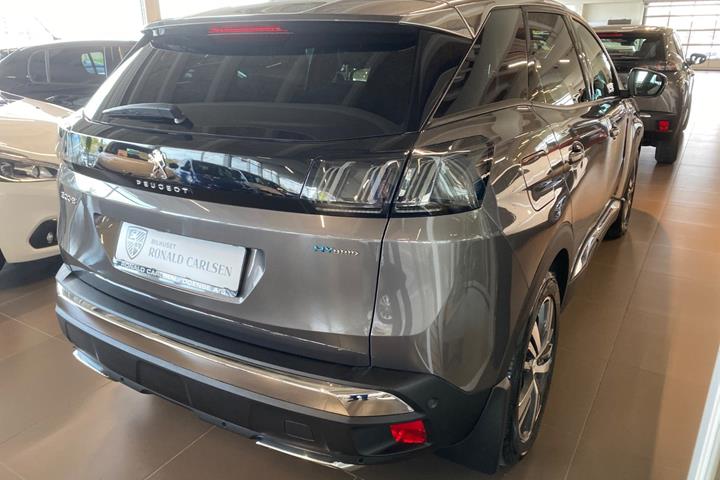 Grå Peugeot 3008 fra 2021