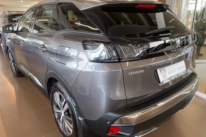 Grå Peugeot 3008 fra 2021