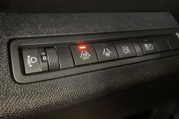 Grå Peugeot 3008 fra 2021