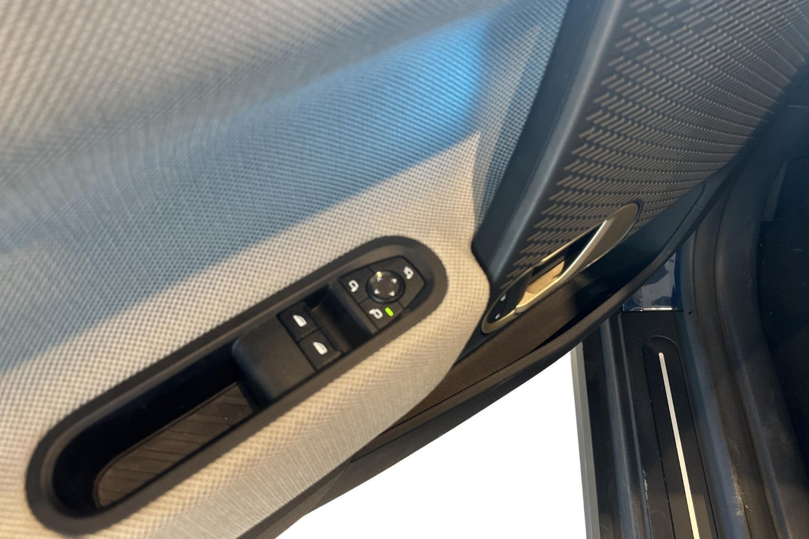 Blå Mini Cooper SE fra 2024