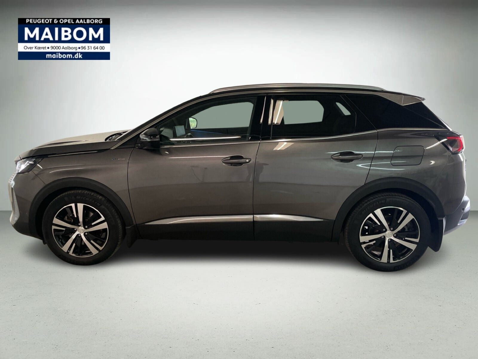 Grå Peugeot 3008 fra 2021