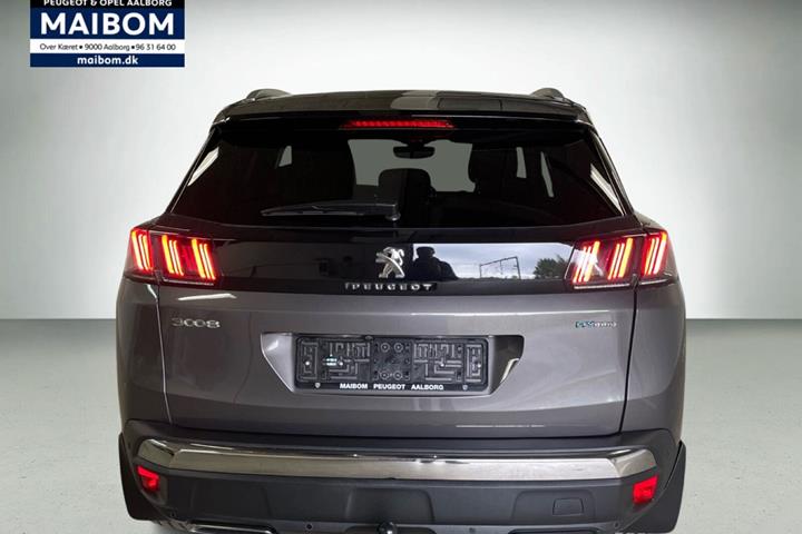 Grå Peugeot 3008 fra 2021