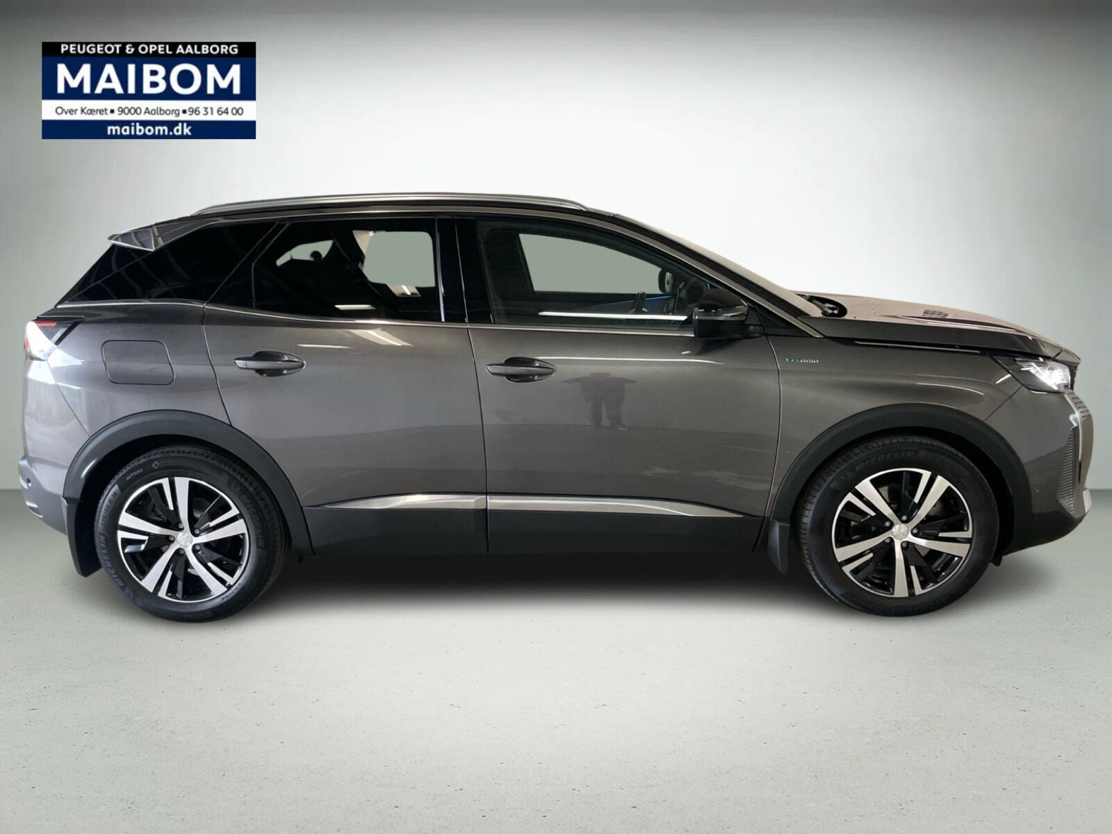 Grå Peugeot 3008 fra 2021