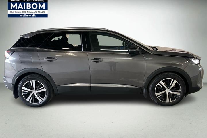 Grå Peugeot 3008 fra 2021
