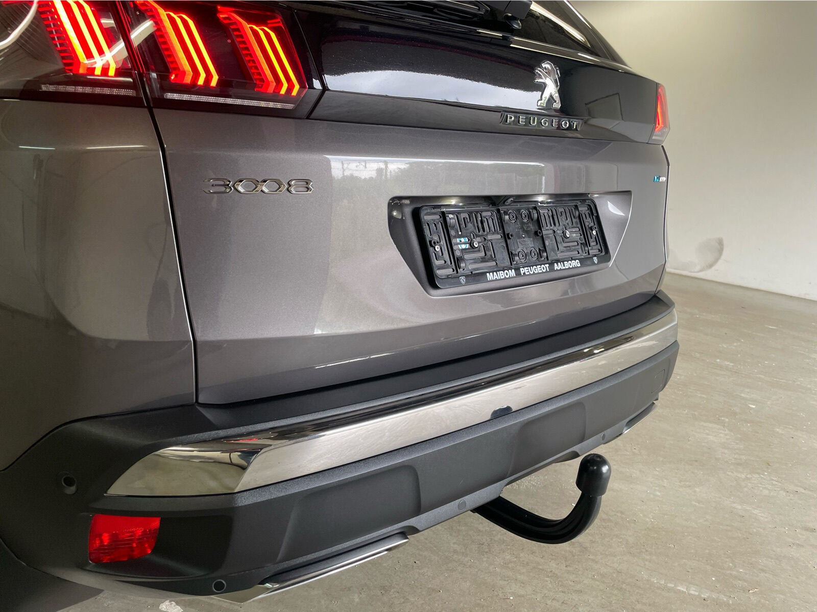 Grå Peugeot 3008 fra 2021