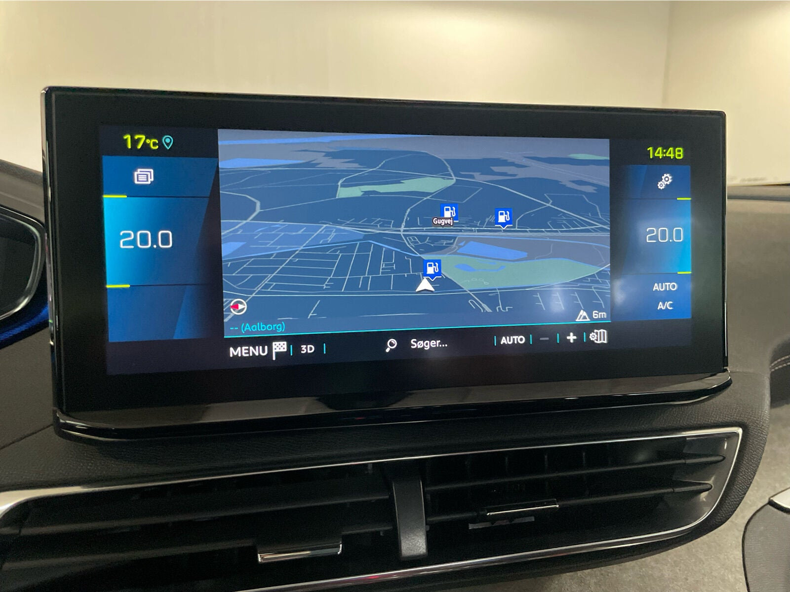 Grå Peugeot 3008 fra 2021