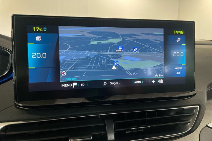 Grå Peugeot 3008 fra 2021