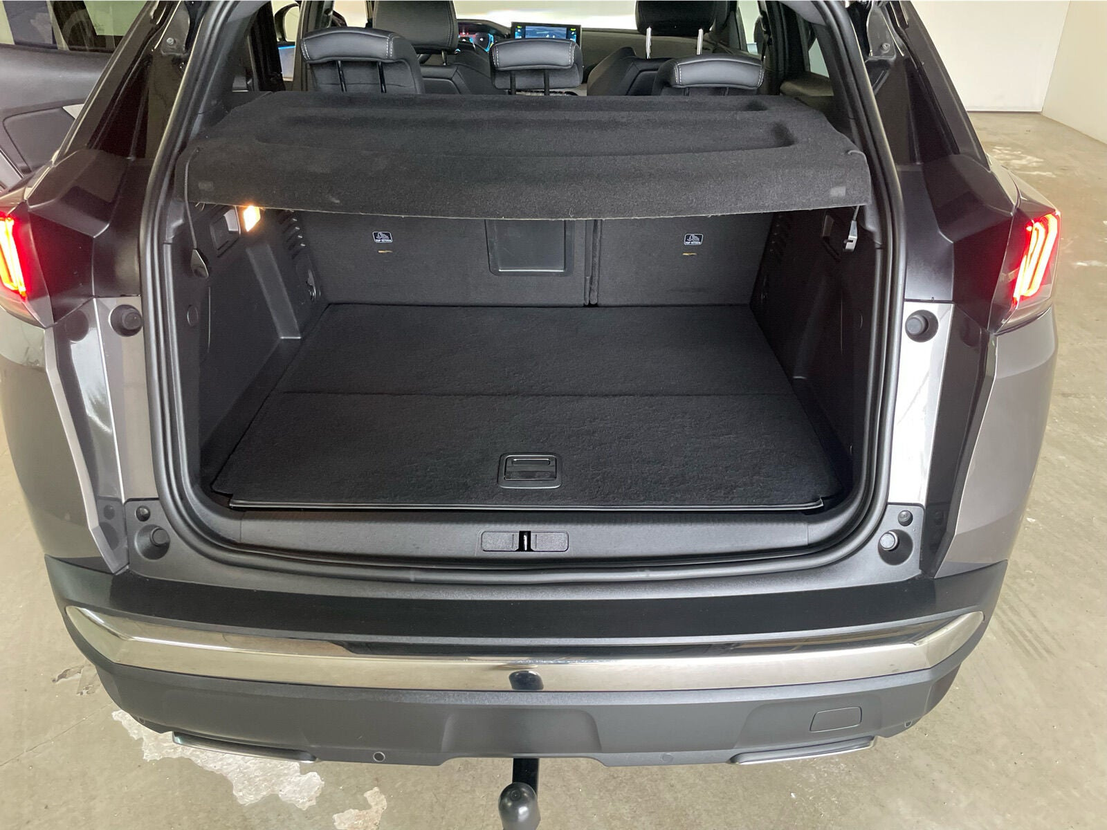 Grå Peugeot 3008 fra 2021