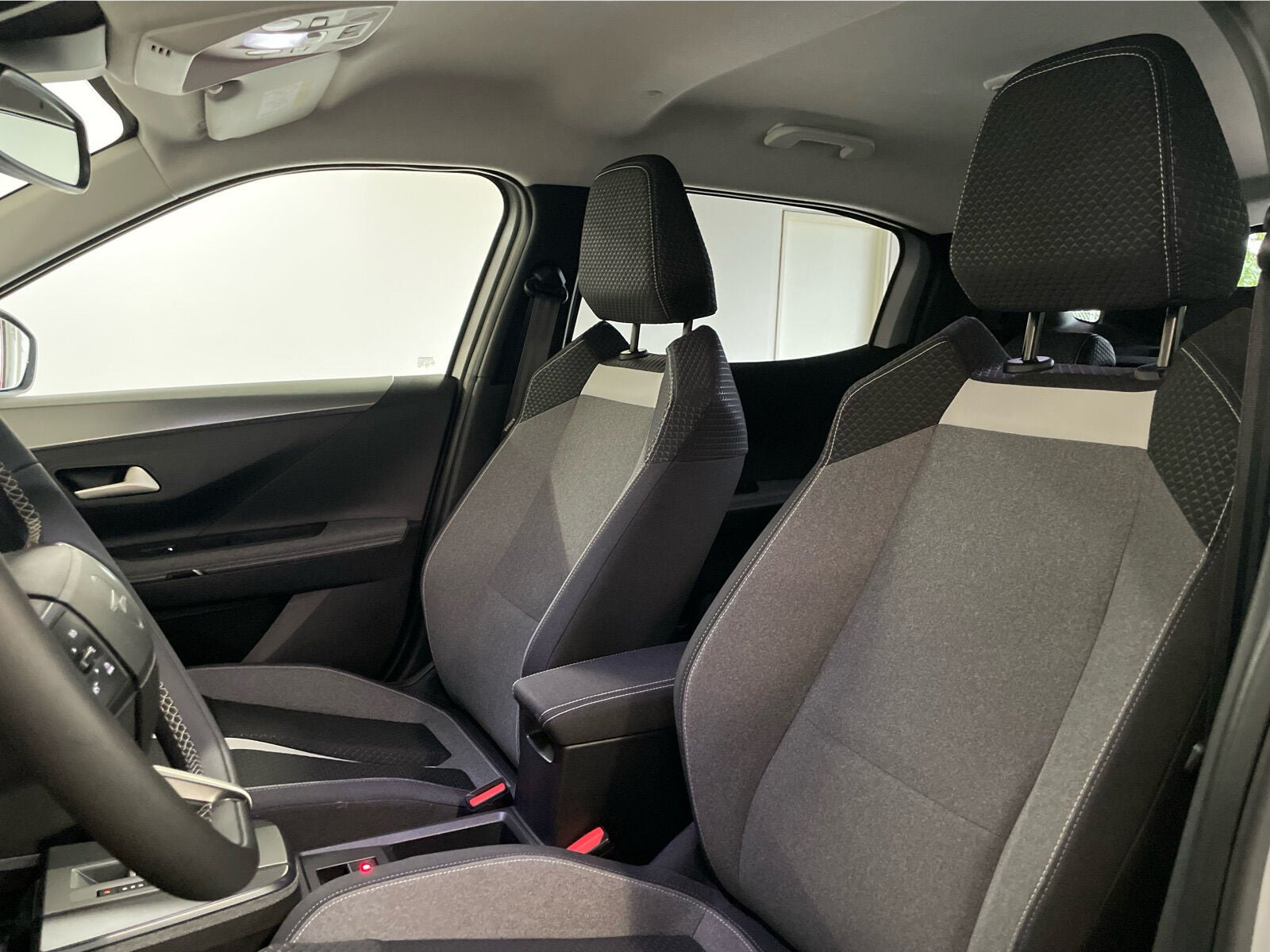 Sølv Opel Frontera fra 2025