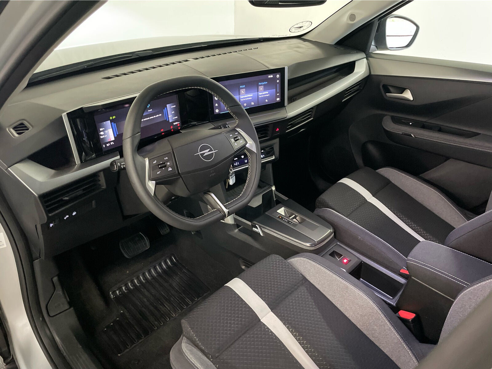 Sølv Opel Frontera fra 2025