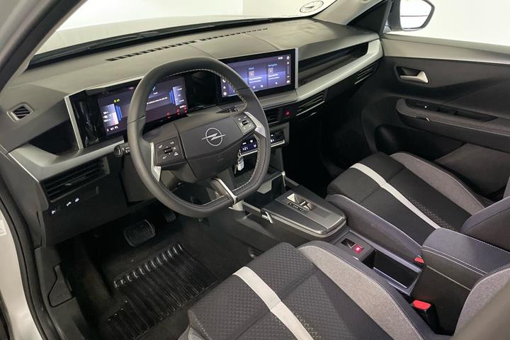 Sølv Opel Frontera fra 2025
