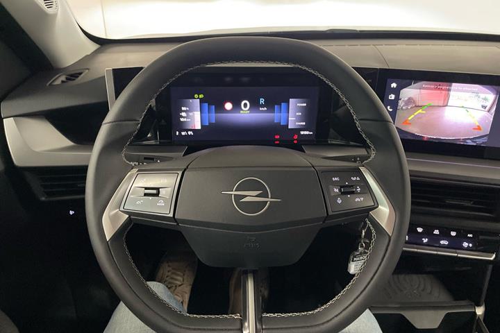 Sølv Opel Frontera fra 2025