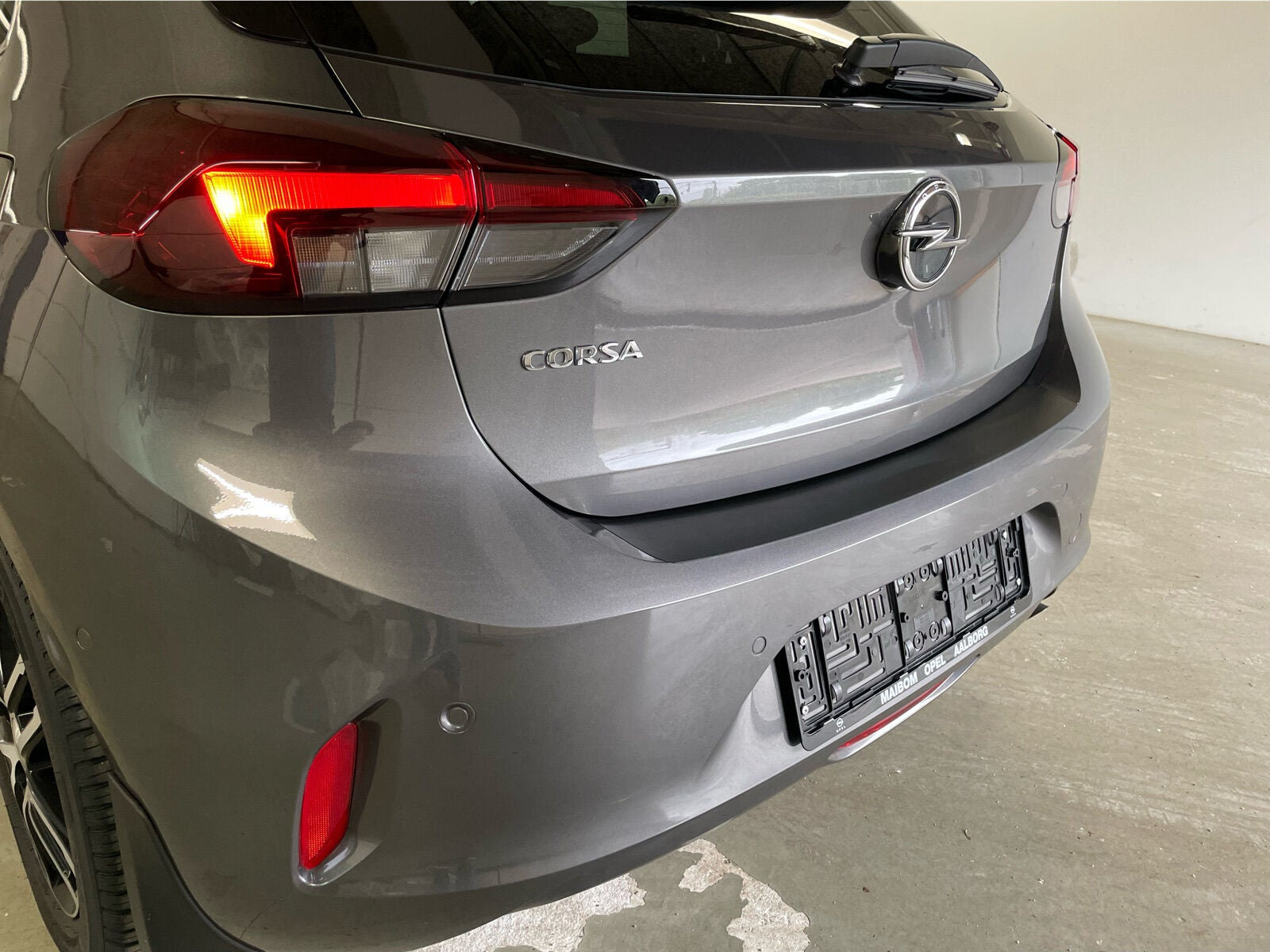Grå Opel Corsa fra 2020
