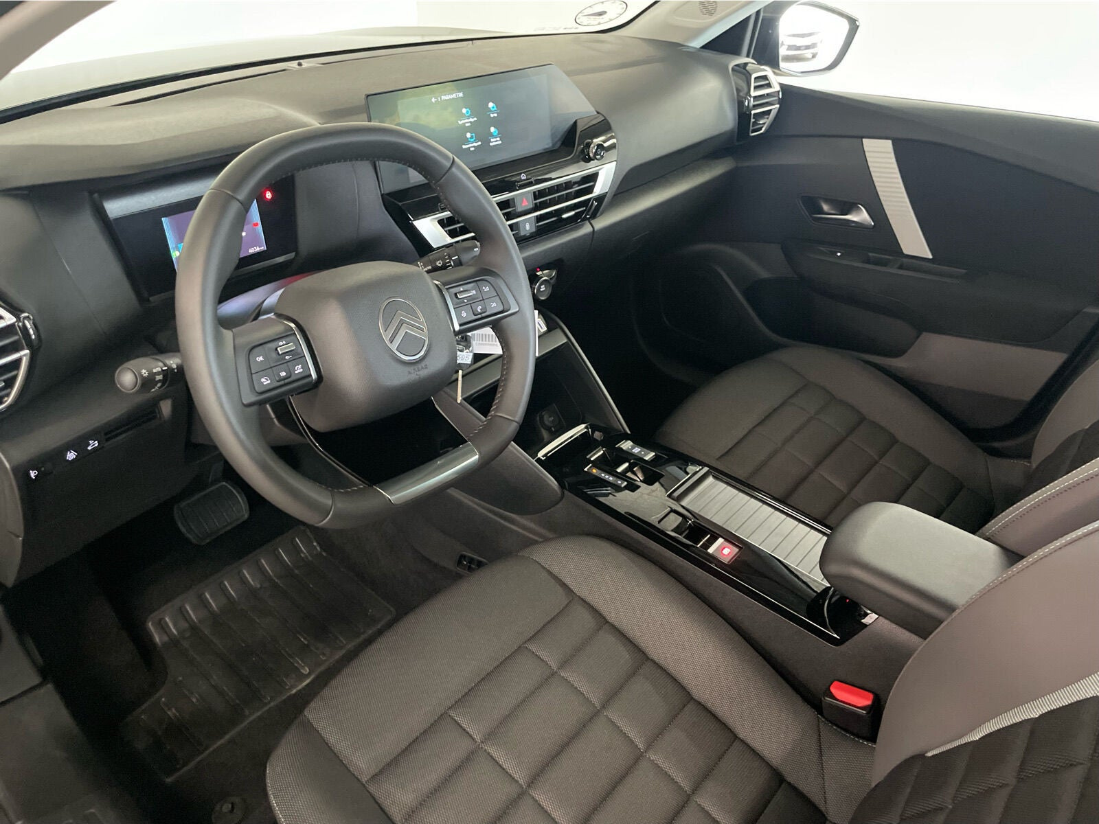 Grå Citroën ë-C4 X fra 2025