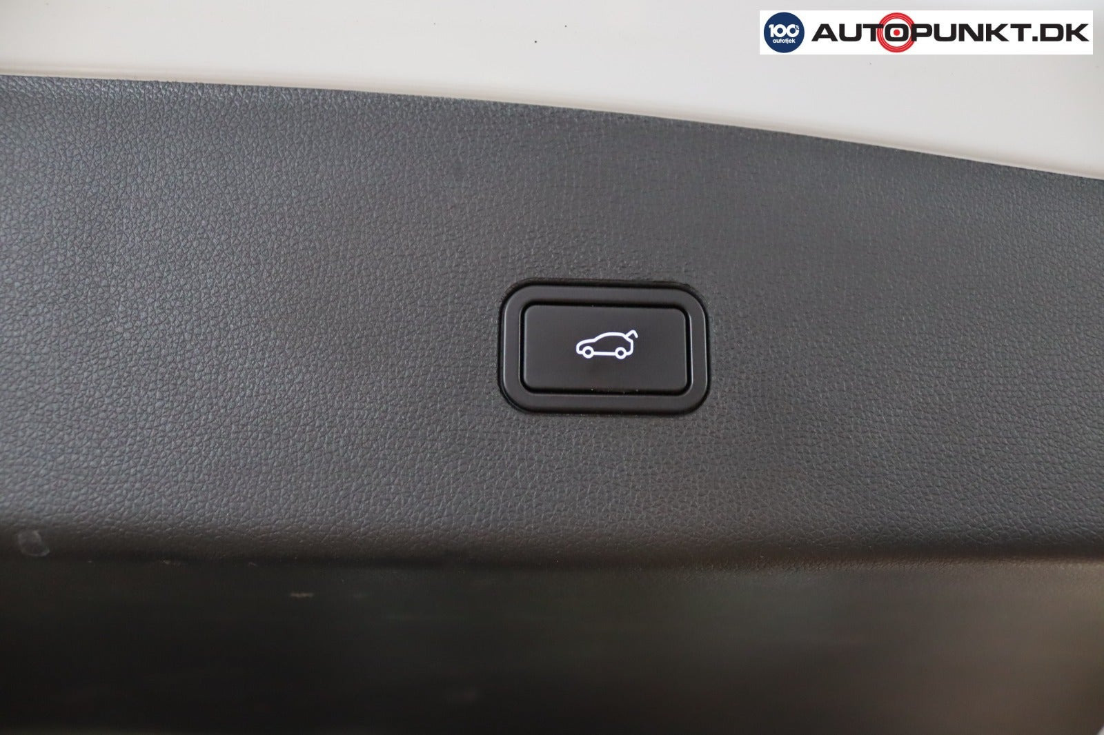 Hvid Xpeng G9 fra 2023