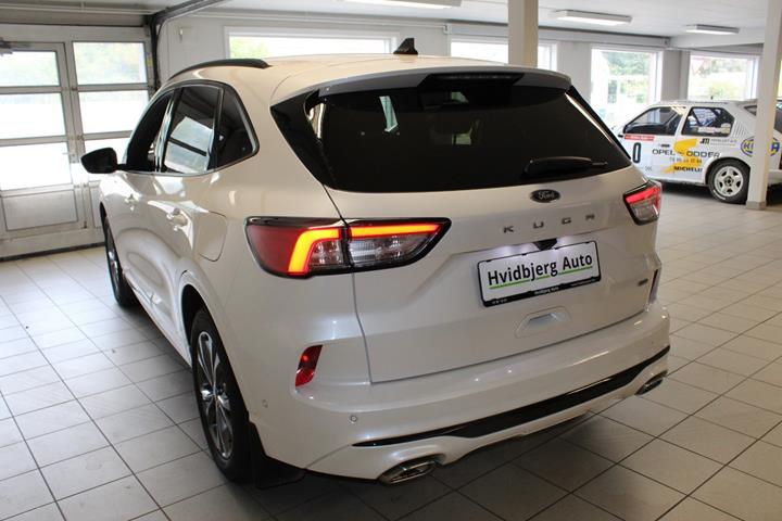 Hvid Ford Kuga fra 2021