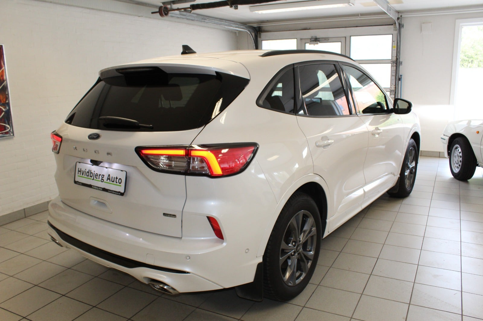 Hvid Ford Kuga fra 2021
