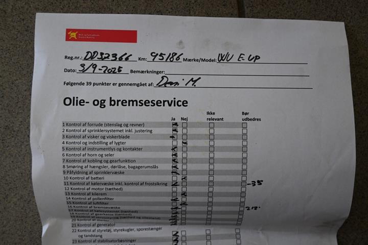 Rød VW E-UP! fra 2022