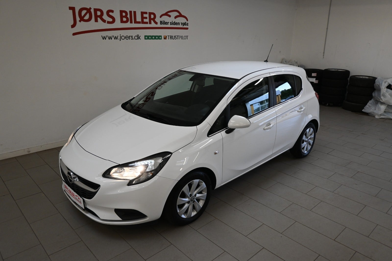 Hvid Opel Corsa fra 2019