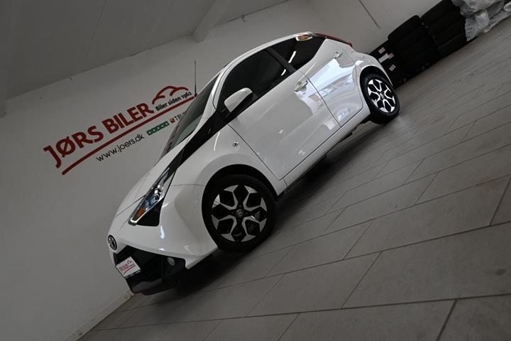 Hvid Toyota Aygo fra 2021