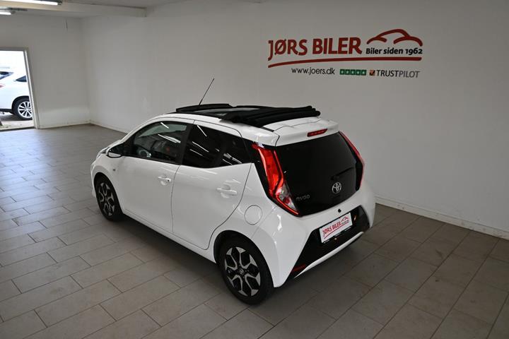 Hvid Toyota Aygo fra 2021