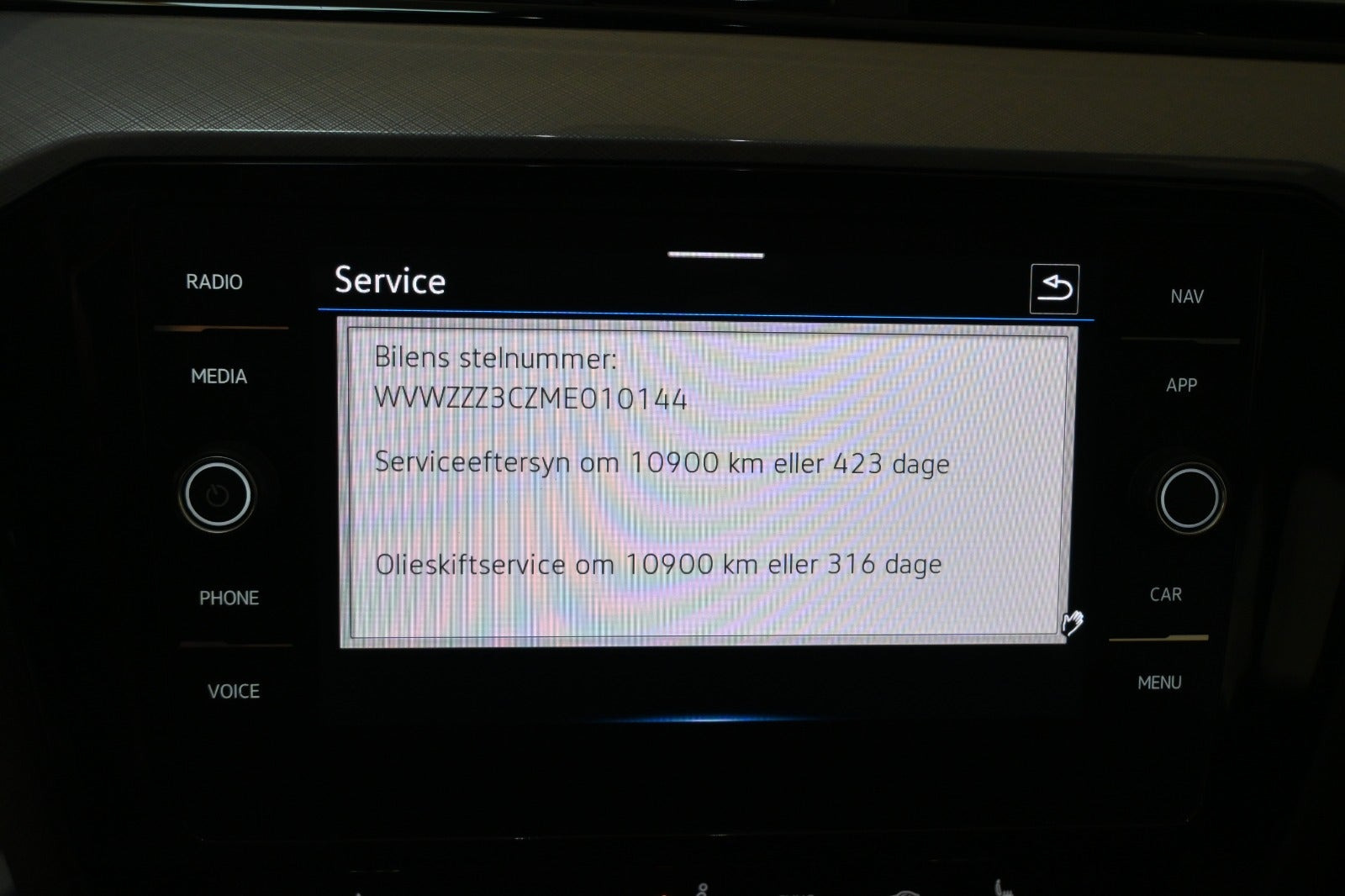Grå VW Passat fra 2021