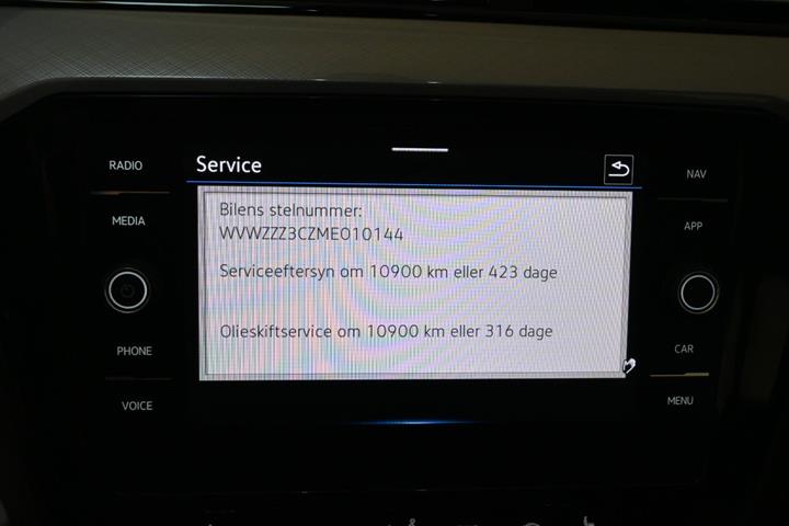Grå VW Passat fra 2021