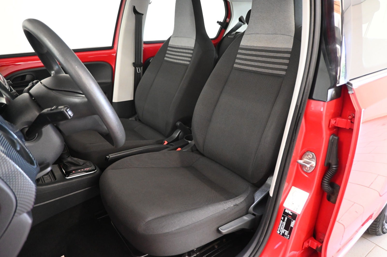Rød VW E-UP! fra 2022