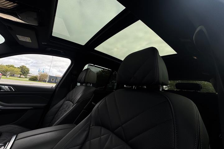 Grå BMW X5 fra 2023