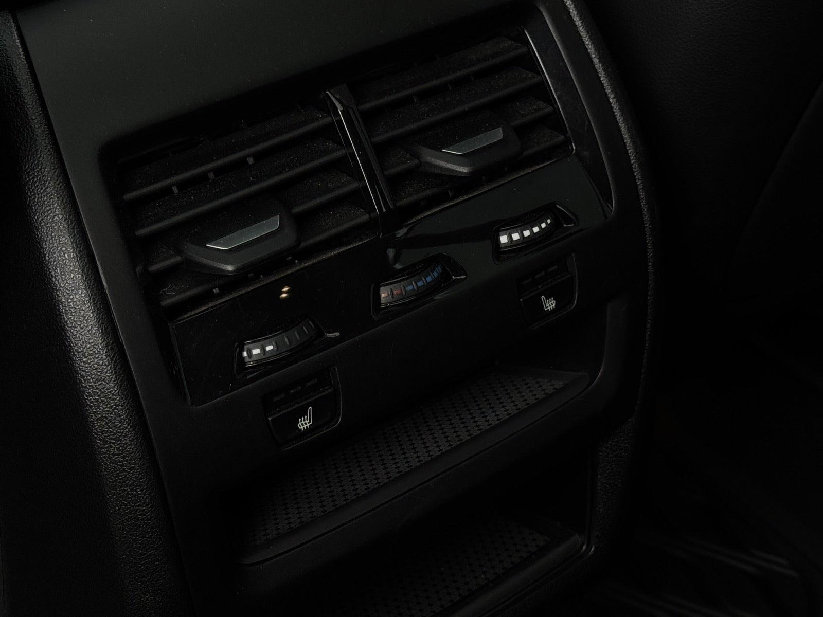 Grå BMW X5 fra 2023