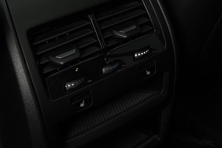 Grå BMW X5 fra 2023
