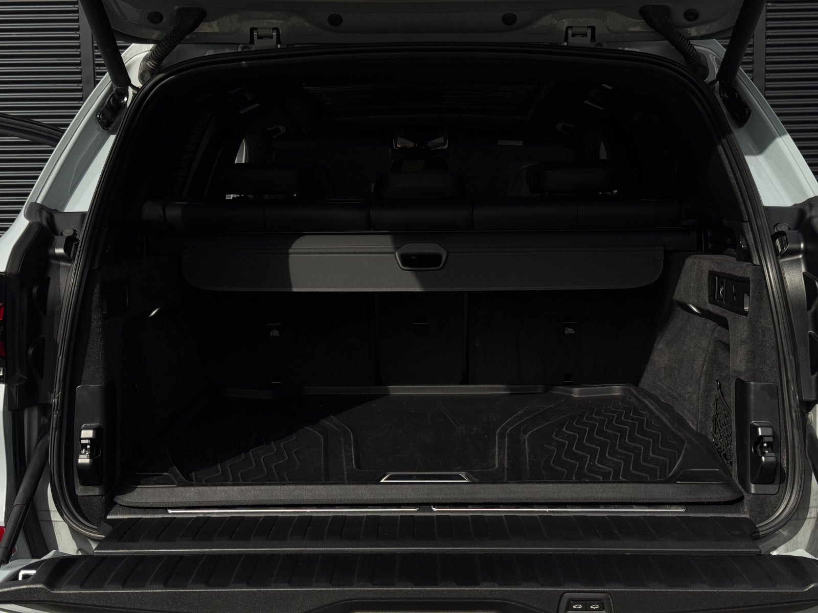 Grå BMW X5 fra 2023