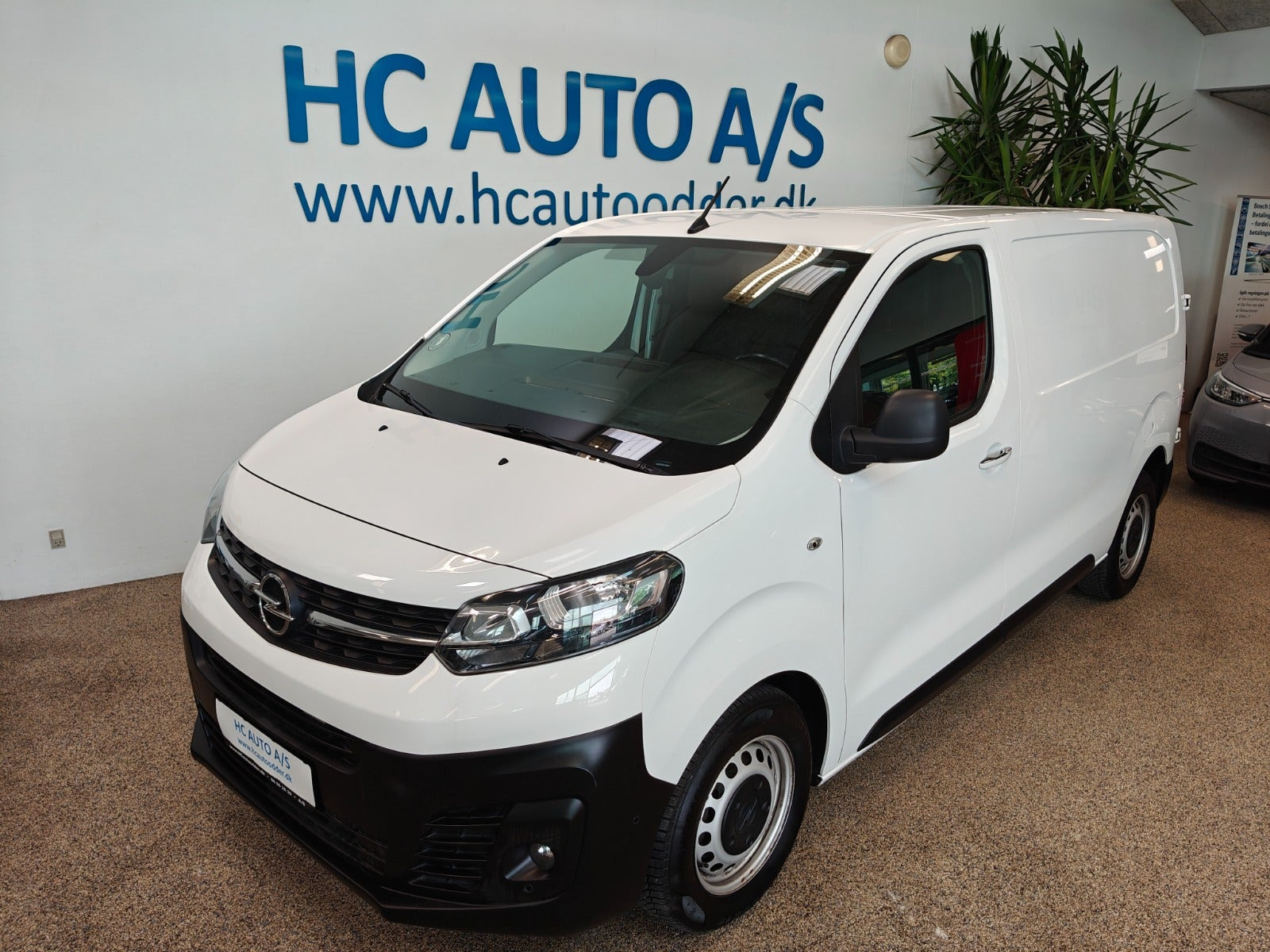 Hvid Opel Vivaro fra 2022