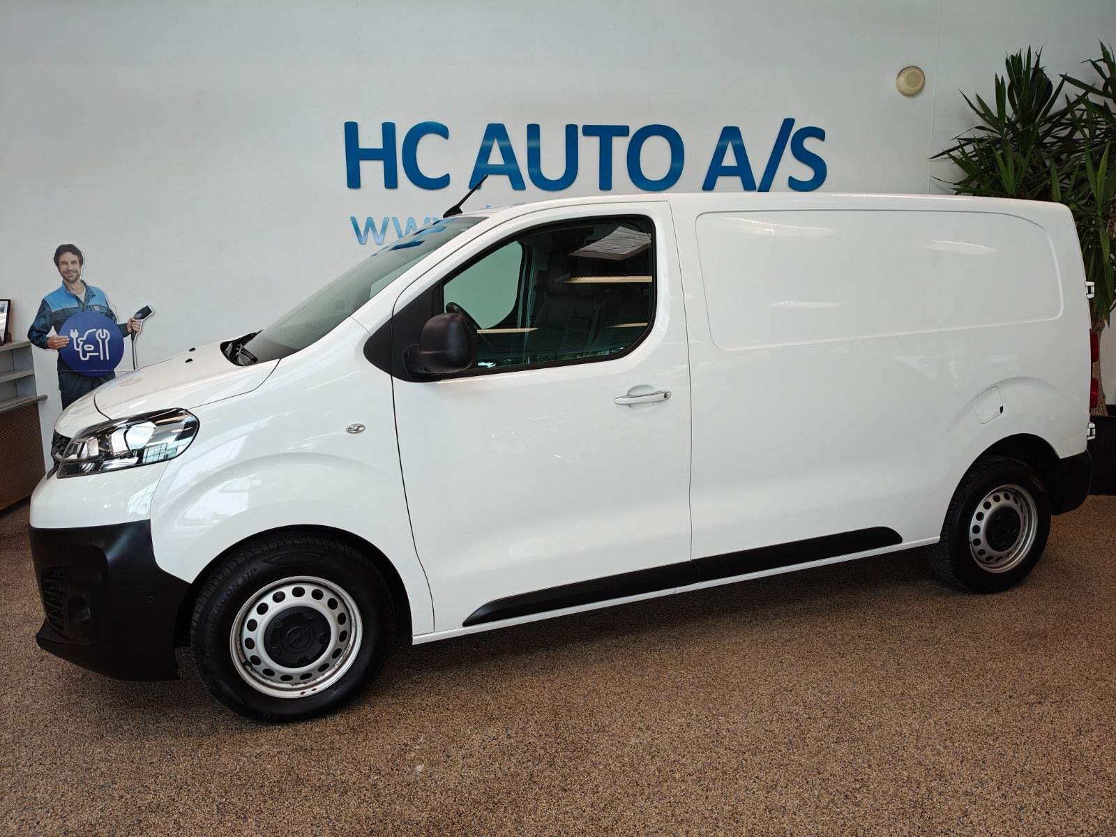Hvid Opel Vivaro fra 2022