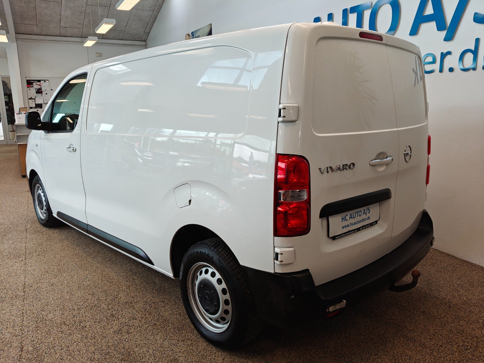Hvid Opel Vivaro fra 2022