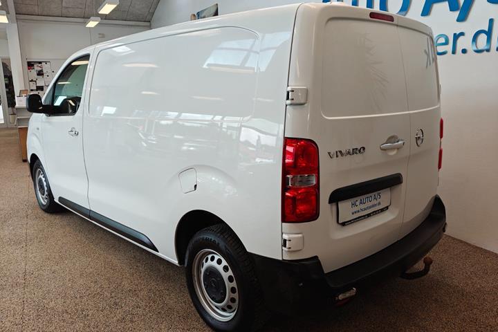 Hvid Opel Vivaro fra 2022