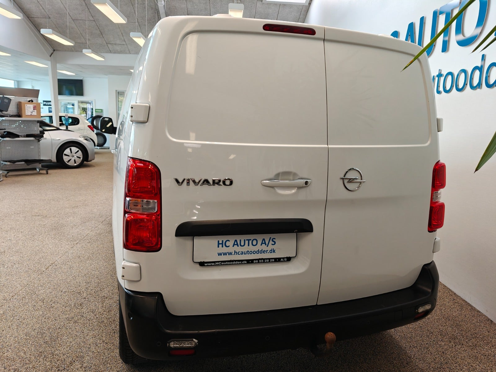 Hvid Opel Vivaro fra 2022