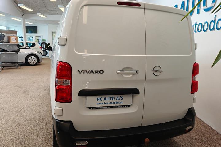 Hvid Opel Vivaro fra 2022