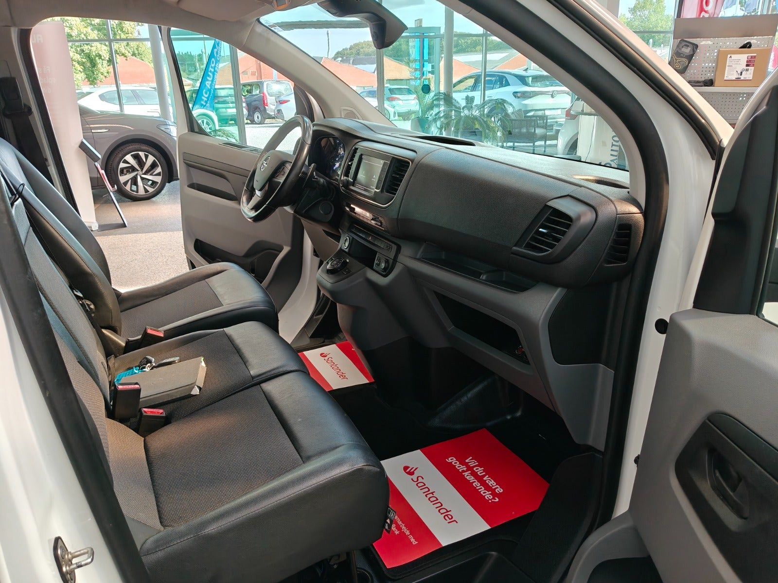 Hvid Opel Vivaro fra 2022