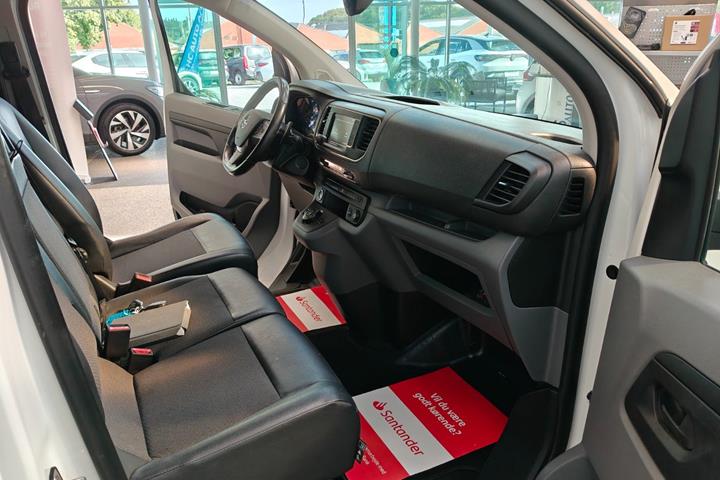 Hvid Opel Vivaro fra 2022